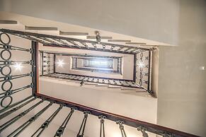 Hotel 77 Seventy-Seven