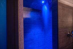 Hotel 77 Seventy-Seven