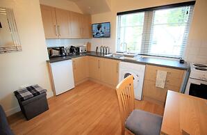 Atholl Rd Self Catering - 127 Central Location