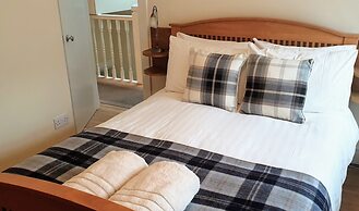 Atholl Rd Self Catering - 127 Central Location