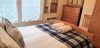 Atholl Rd Self Catering - 127 Central Location
