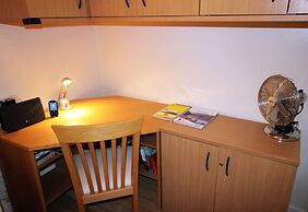 Atholl Rd Self Catering - 127 Central Location