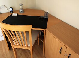 Atholl Rd Self Catering - 127 Central Location