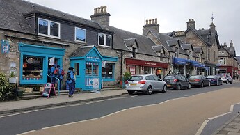 Atholl Rd Self Catering - 127 Central Location