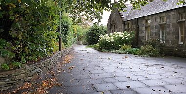 Atholl Rd Self Catering - 127 Central Location