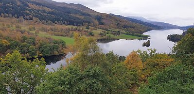 Atholl Rd Self Catering - 127 Central Location