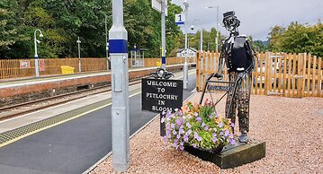 Atholl Rd Self Catering - 127 Central Location