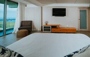 Beachside Getaway Suites