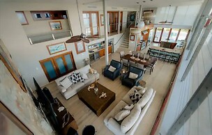 Beachside Getaway Suites