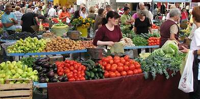 Apt Near Center w/ Terrace on top of the Building