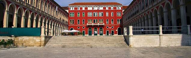 Apt Near Center w/ Terrace on top of the Building