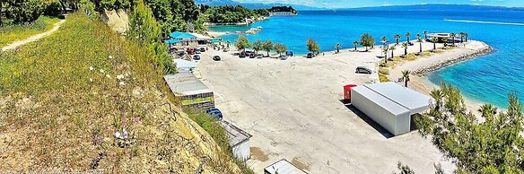 Apt Near Center w/ Terrace on top of the Building