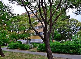 Apt Near Center w/ Terrace on top of the Building