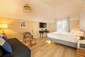 Pestana Fisherman Village