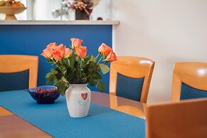 Apt in Center, With Massage Chair