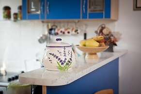 Apt in Center, With Massage Chair