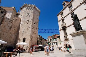 Apt in Center, With Massage Chair