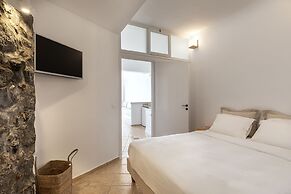 Calderas Hug & Panoramic Sea View Suites