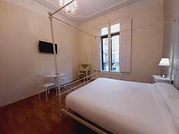 Hostal Lumine Suites by gaiarooms