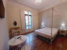 Hostal Lumine Suites by gaiarooms