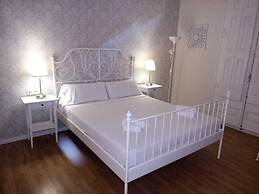 Hostal Lumine Suites by gaiarooms