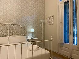 Hostal Lumine Suites by gaiarooms