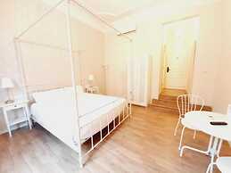 Hostal Lumine Suites by gaiarooms