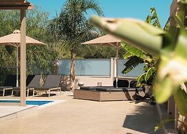 Amelia Residence