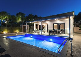 Amelia Residence