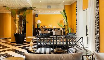 Beach Hotel by Zvieli Hotels