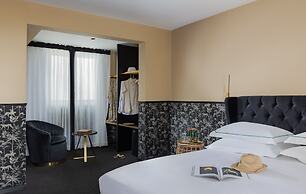 Beach Hotel by Zvieli Hotels