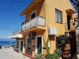 Old Harbour Apartments by CorfuEscapes