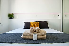 Phaedrus Living: Seaside Luxury Flat Lighthouse 65