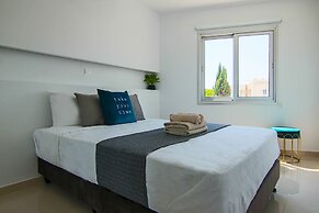 Phaedrus Living: Seaside Luxury Flat Lighthouse 65