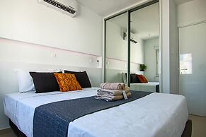 Phaedrus Living: Seaside Luxury Flat Lighthouse 65