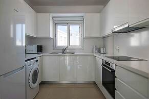 Phaedrus Living: Seaside Luxury Flat Lighthouse 65