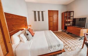 Hotel Unknown