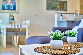Luxury Seaside Apartment by Litto