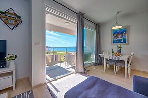 Luxury Seaside Apartment by Litto