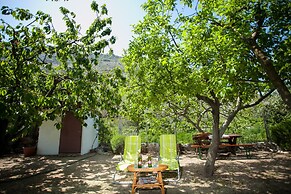 House With Large Garden, Right Next to the River