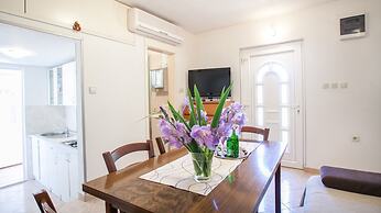 House With Large Garden, Right Next to the River