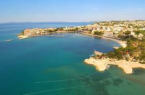 House With Large Garden, Right Next to the River