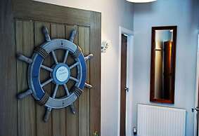 Mermaid Apartment - Sea Front Apartment With Views