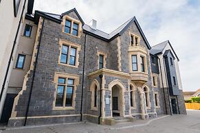 Apartment 3 Waterstone House - Sea Front Apartment Hot Tub