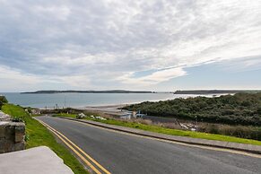 Apartment 3 Waterstone House - Sea Front Apartment Hot Tub