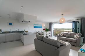 Apartment 3 Waterstone House - Sea Front Apartment Hot Tub