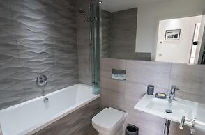 Apartment 3 Waterstone House - Sea Front Apartment Hot Tub