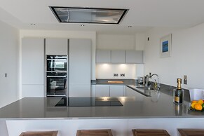 Apartment 3 Waterstone House - Sea Front Apartment Hot Tub