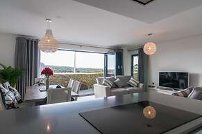 Apartment 3 Waterstone House - Sea Front Apartment Hot Tub