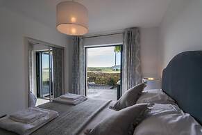 Apartment 3 Waterstone House - Sea Front Apartment Hot Tub